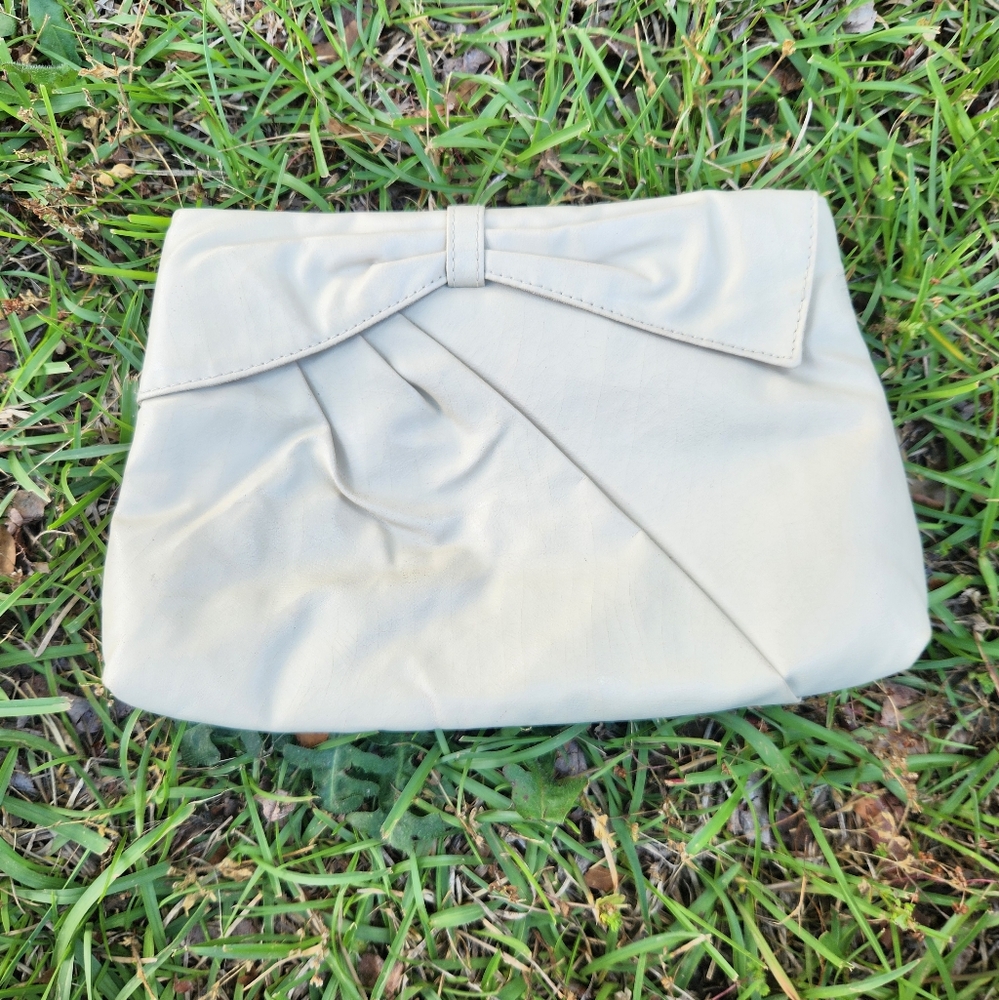 Elegant Cream Clutch with Bow Detail